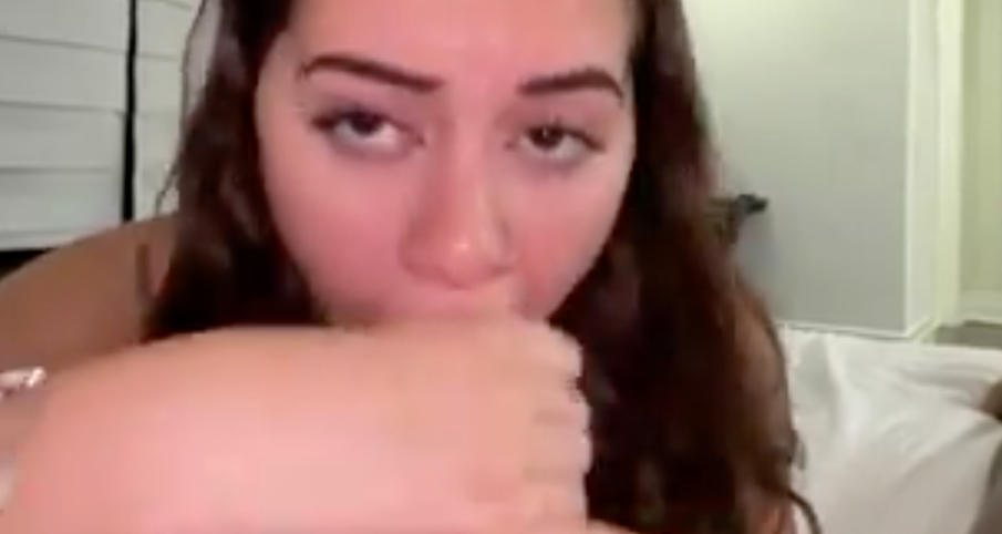 White Girl Sucking on that Morning Wood